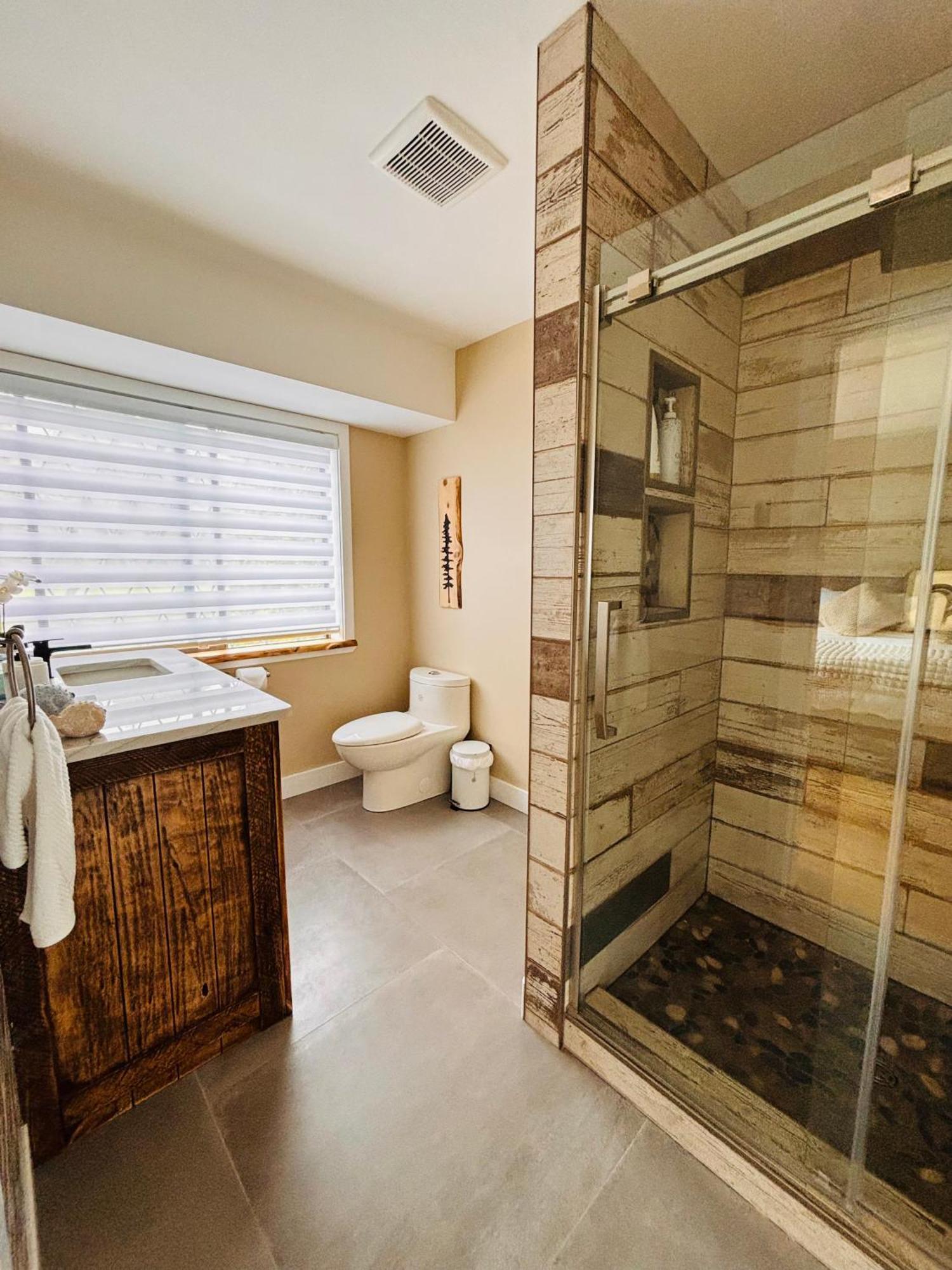 Oceanside Manor - Fancy Room - Golf Course & Beach View Qualicum Beach Exterior foto